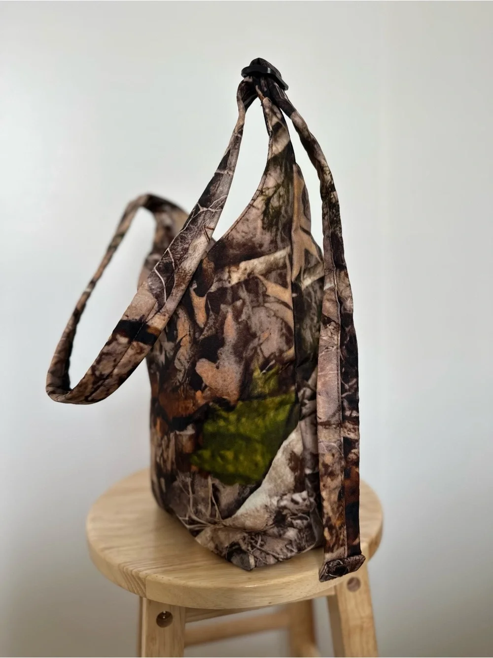 BAGGU Photo Forest Camo Print Small Nylon Sling Bag (like new!) - Picture 2 of 9